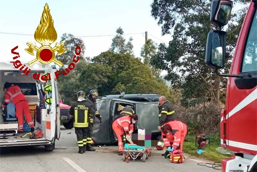 Arzachena, incidente sulla sp 59: auto esce di strada e si ribalta, ferita la conducente 1 Incidente Arzachena sp 59