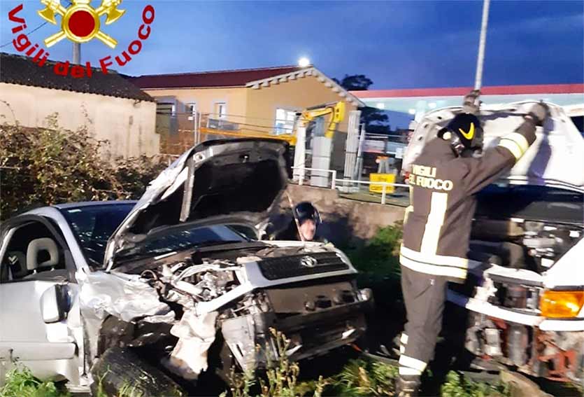 Baja Sardinia, auto contro furgone sulla Sp 59: ferito uno dei conducenti 1 Incidente Bivio Baja Sardinia