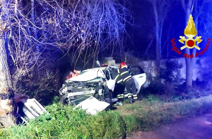Sassari. Incidente sulla 131, auto esce di strada a Sant'Orsola: ferite 2 persone 1 Incidente SantOrsola Sassari
