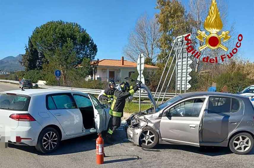 Incidente a Olbia, scontro tra 2 auto in via Veneto: 2 feriti lievi 1 Incidente ss 127 olbia 1