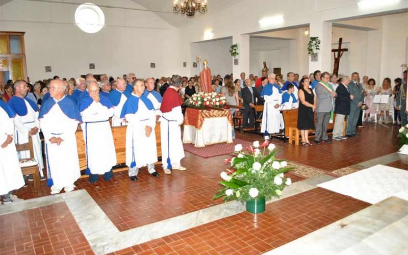 Interno chiesa Pozzo San Nicola durante festa patronale1