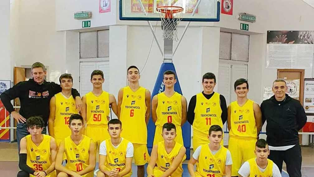 La formazione under 17 della Demones Basket Ozieri