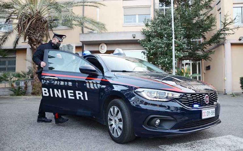 Carabinieri in auto 1