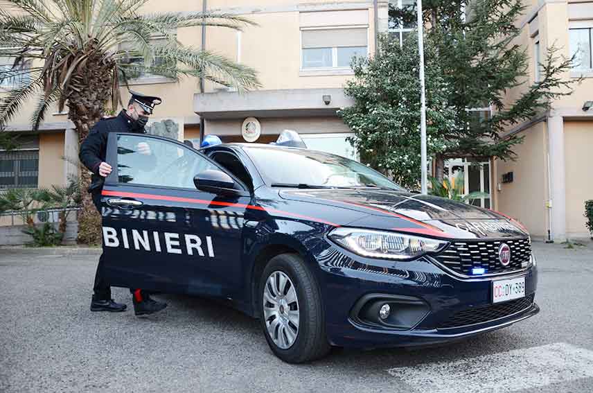 Carabinieri in auto 1