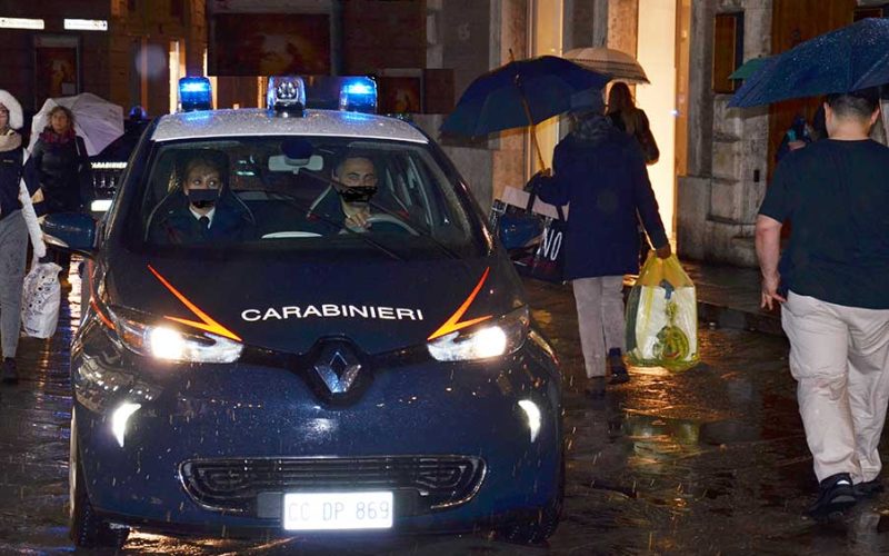 Carabinieri in auto