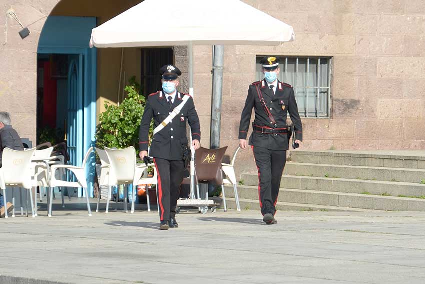 Senorbì, controlli dei Carabinieri nei locali pubblici: sanzionati 2 gestori 1 Carabinieri piazza
