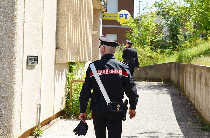 Ha il green pass, entra alle Poste e si rifiuta di esibirlo: denunciata 36enne di Arbus 1 Carabinieri ufficio postale