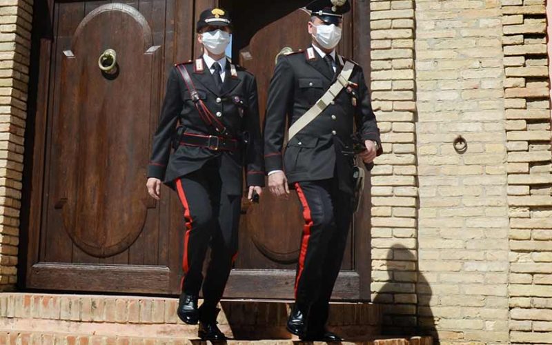 Carabinieri uomo e donna