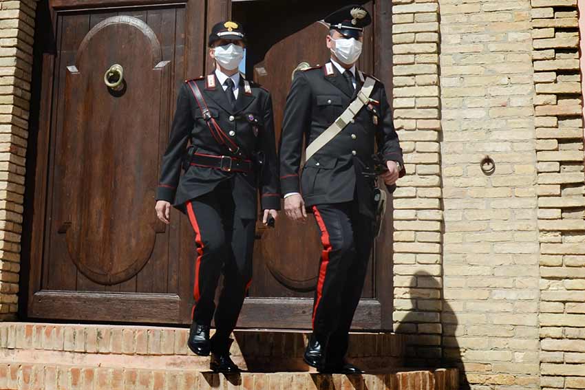 Villamar, ruba gioielli del valore di 6mila euro al nonno: denunciato 19enne 1 Carabinieri uomo e donna