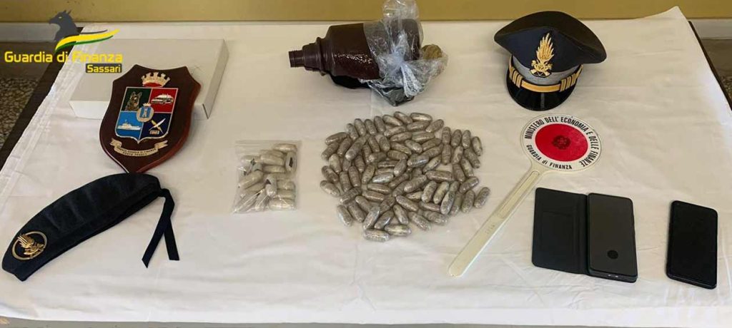 Sbarca a Porto Torres con 99 ovuli di droga: arrestato nigeriano 2 Droga Porto Torres