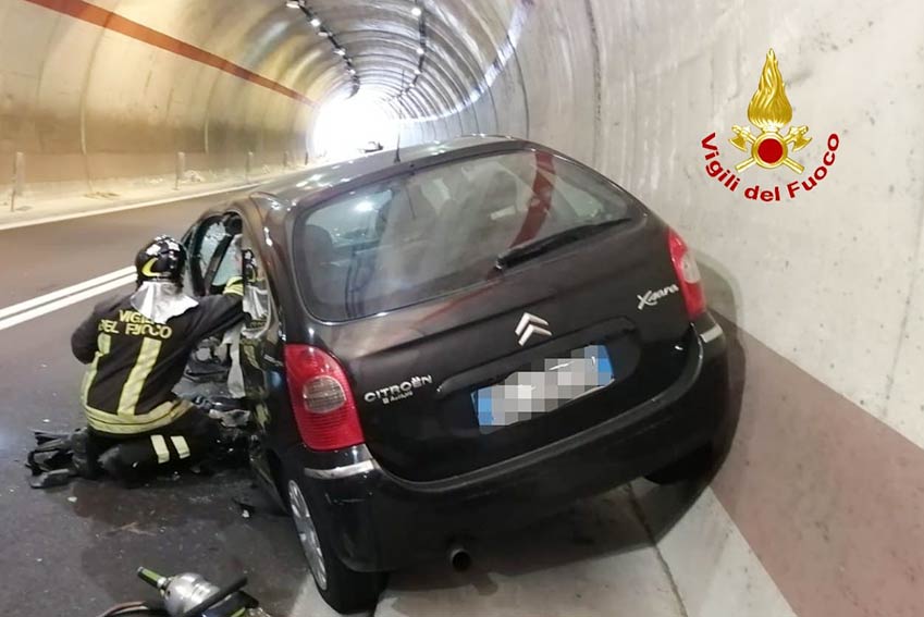 Villaputzu, scontro in galleria tra 2 auto sulla SS125: feriti i conducenti, uno è grave 2 Incidente Villaputzu galleria