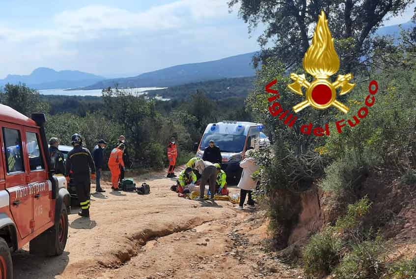 Arzachena. Cade rovinosamente nella strada di Liscia Ruja, motociclista soccorso dai Vigili del Fuoco 1 Motociclista Liscia Ruja Arzachena