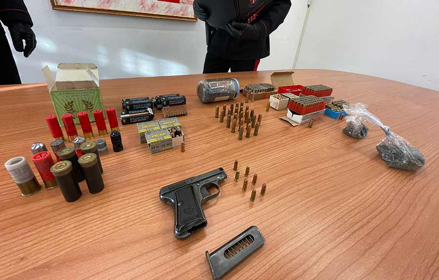 Alghero. Pistola senza matricola, cartucce e polvere da sparo: arrestato 50enne 1 Pistola Alghero arresto 50enne