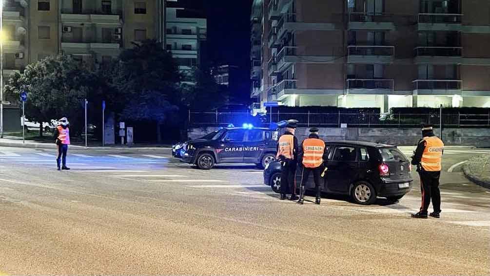 Sassari, controlli dei Carabinieri nel fine settimana: un arresto e 20 patenti ritirate 3 Posto di blocco Carabinieri a sassari