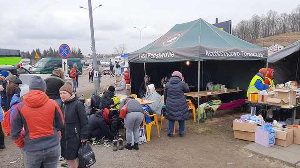 Ucraina, i volontari Anas Sardegna nel campo profughi di Hrebenne (Polonia): «Questa gente non cederà mai» 3 profughi Ucraini Dire 2