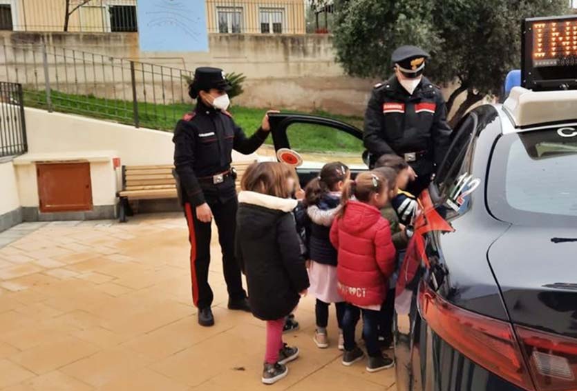Carabinieri ilbono scuola infanzia Elini