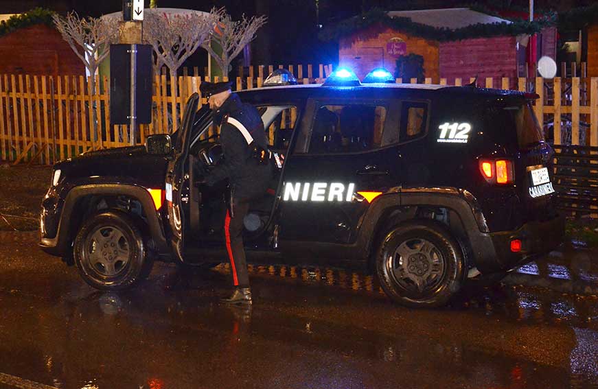 Carabinieri notte auto