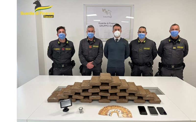 Cocaina porto Olbia finanza