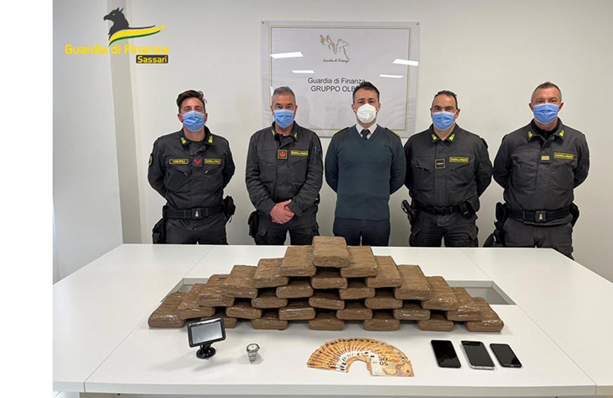 Sbarca a Olbia con 28 chili di cocaina nascosta in un camper, arrestato 44enne 1 Cocaina porto Olbia finanza