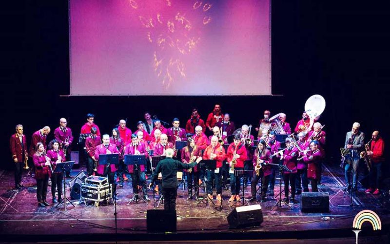 Concerto del 28 12 21 al Teatro Verdi di Sassari set finale con tutti i musicisti sul palco