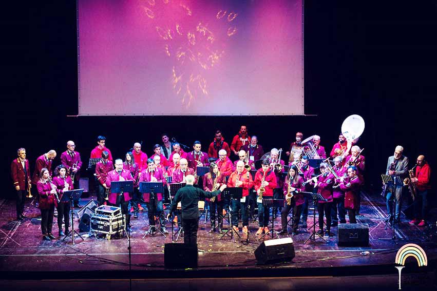 Concerto del 28 12 21 al Teatro Verdi di Sassari set finale con tutti i musicisti sul palco