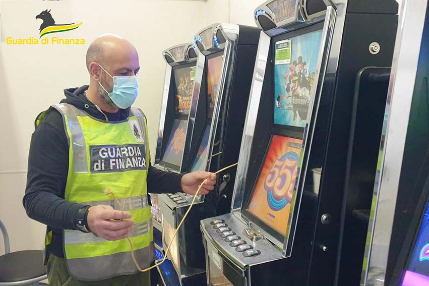 Gioco illegale, lotta al riciclaggio, controlli e sequestri in tutta Italia 1 Gioco dAzzardo