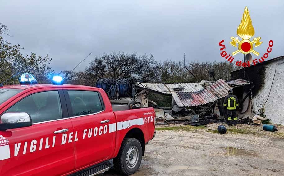 Baracca in fiamme a Cheremule: morto un 43enne di Thiesi 2 Incendio Cheremule baracca