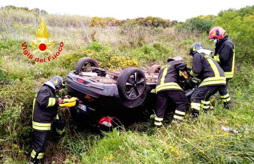 Portoscuso, perde il controllo dell'auto e si ribalta: 20enne all'ospedale in codice rosso 1 Incidente Portoscuso