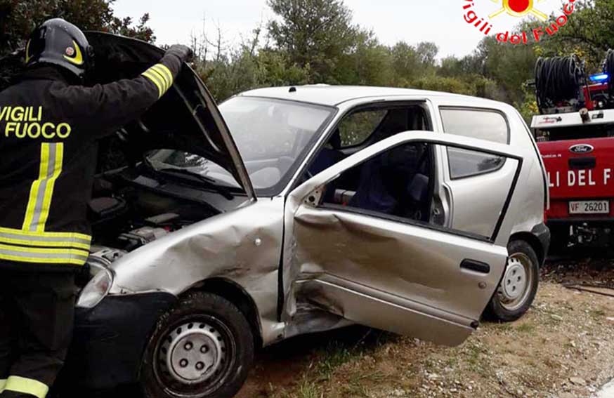 Siniscola. Scontro tra 2 auto sulla Statale 125, un uomo di 78 anni in ospedale 1 Incidente SS 125