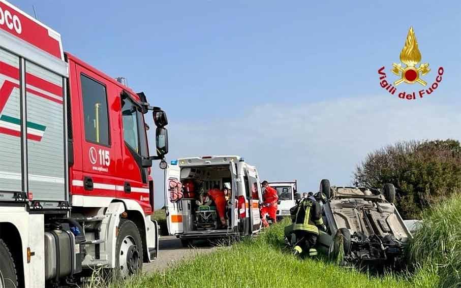 Auto si ribalta sulla Sestu-Ussana: soccorsi 2 bambini e 2 donne 1 Incidente Ussana Sestu