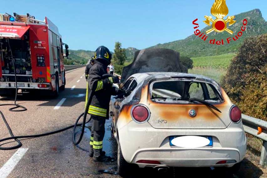 Auto incendio Vigili del fuoco Siniscola