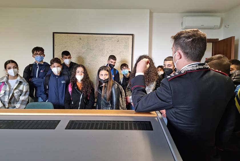 Studenti Segni e carabinieri Bono