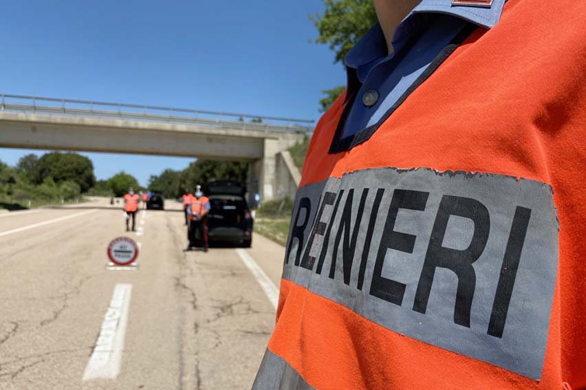 Carabinieri posto di blocco