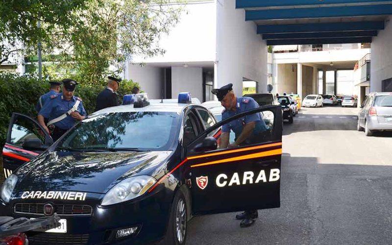 Carabinieri in auto