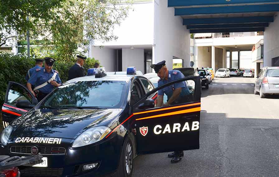 Carabinieri in auto