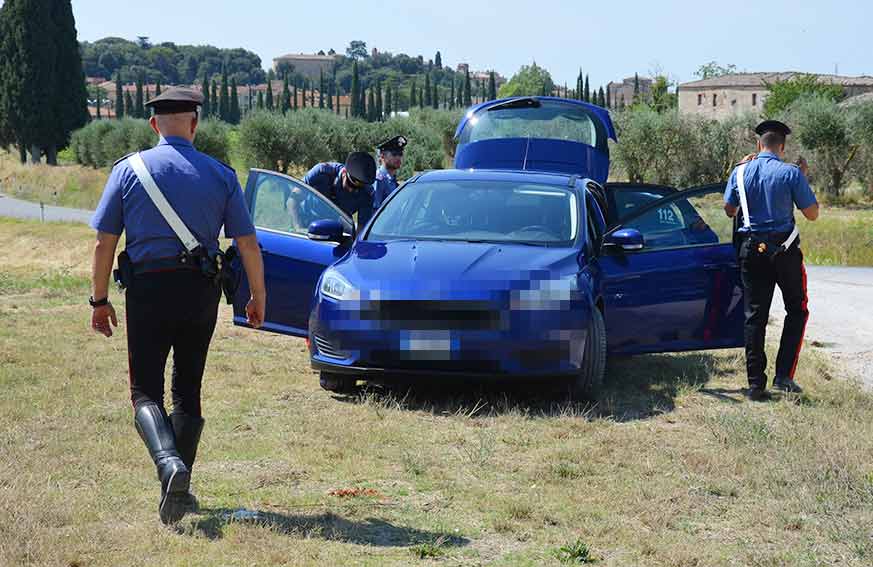 Carabinieri perquisizione auto