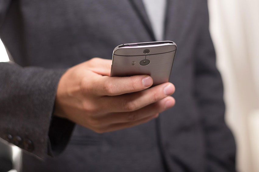 Attenzione ai messaggi truffa, l'appello dell'Asl di Sassari 1 Cellulare 1