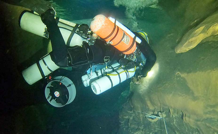 Esplorazione grotta Su Molente