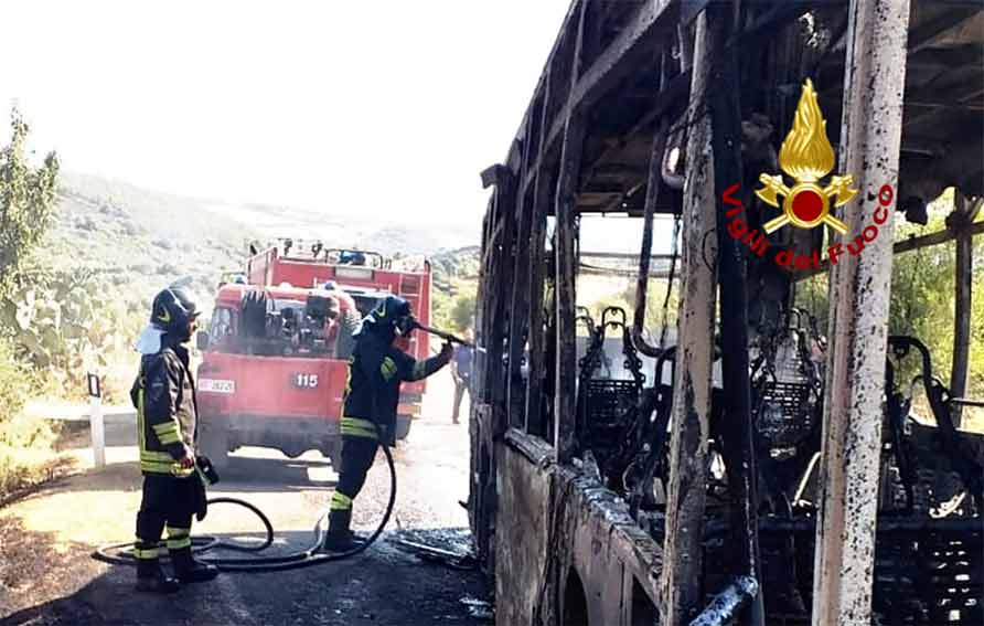 Autobus bruciato San Basilio