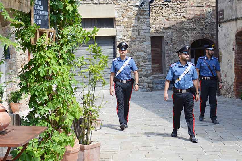 Carabinieri a piedi