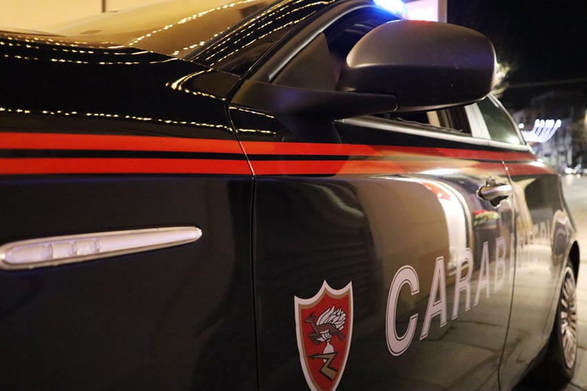 Carabinieri auto notte