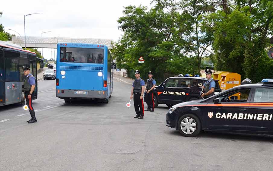 Carabinieri autobus Arst