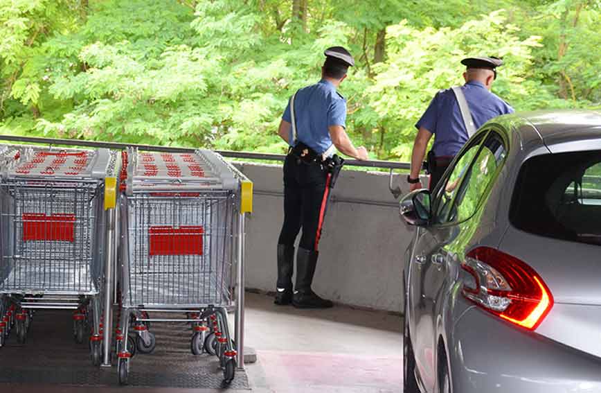 Carabinieri supermercato