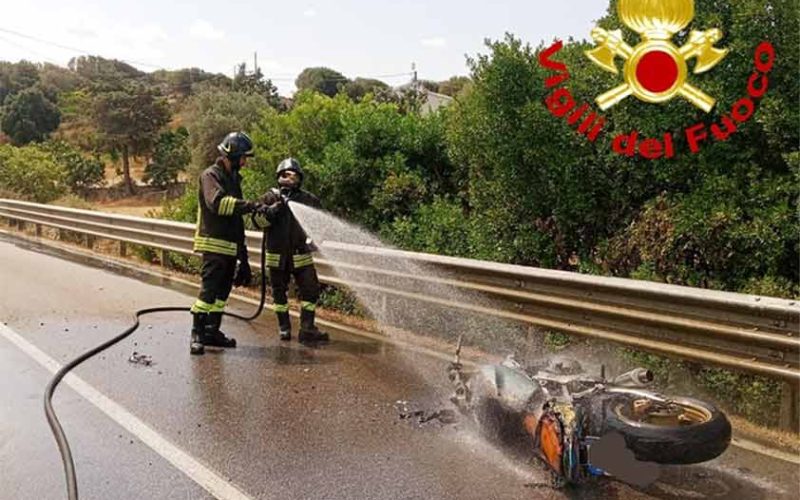 Incendio moto Arzachena Statale 133