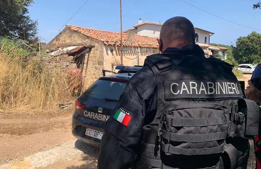 Intervento dei Carabinieri a Monti spara alla madre