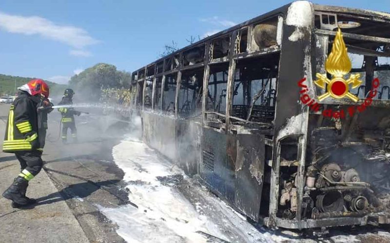 Pullman in fiamme San Basilio