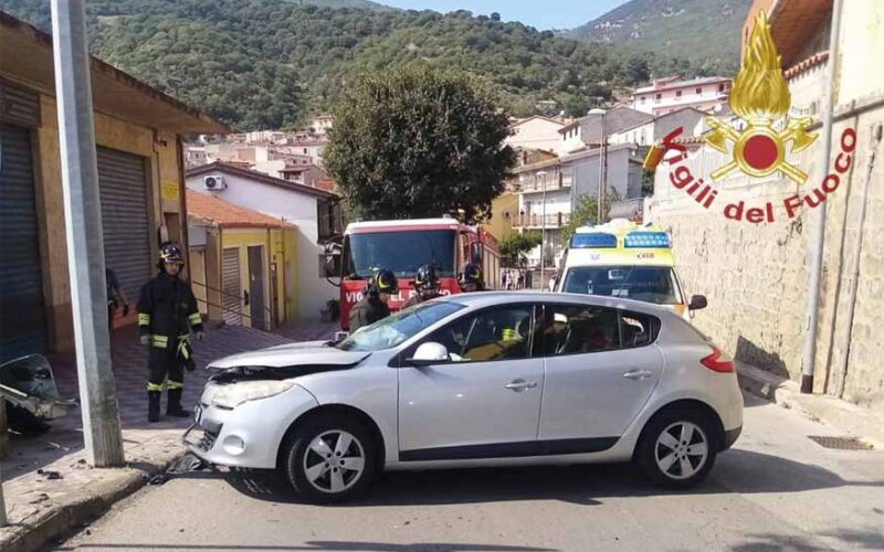 Incidente Bono auto contro palo