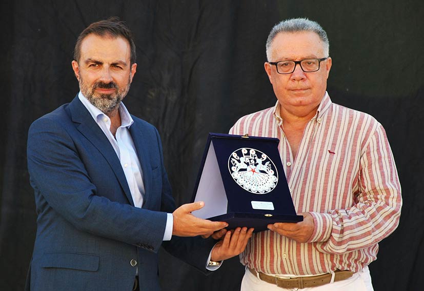 Premio Maria Carta 2022 Bruno Persico Consorzio Costa Smeralda premiato da Michele Pais