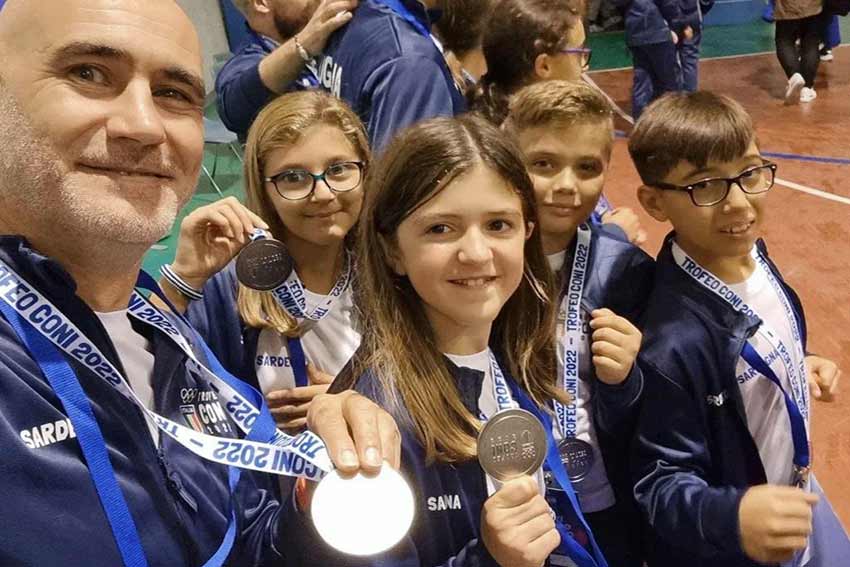 I ragazzi della MuayThai con il maestro Casu