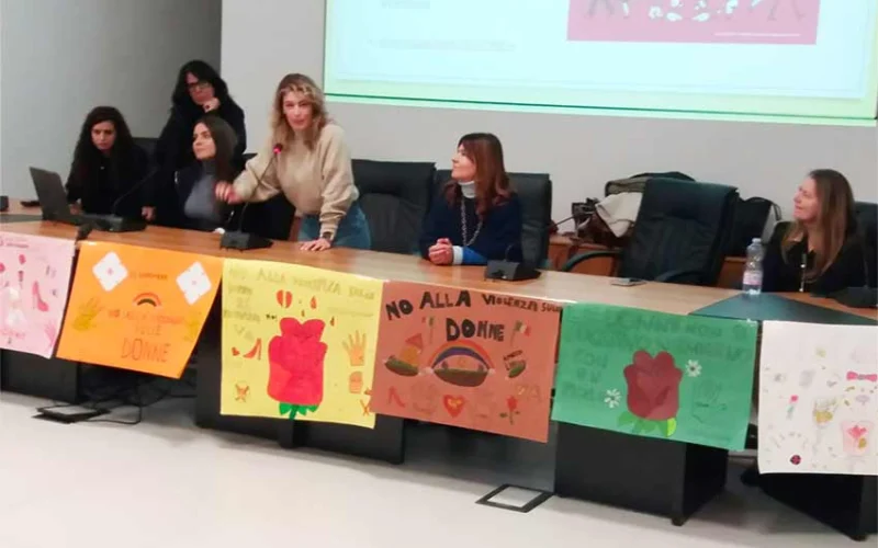 violenza donne scuola monti